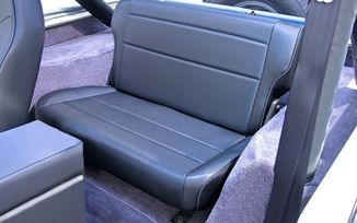 Fold & Tumble Rear Seat, Blk, 76-95 CJ & Wrangler (13462.01 / JM-03357 / Rugged Ridge)