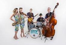 The Swing Commanders with special guests – The Artful Voices