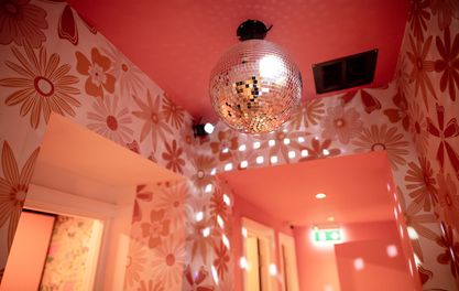 Cocktails, nostalgic nights and basement karaoke as Alibi opens in Altrincham 