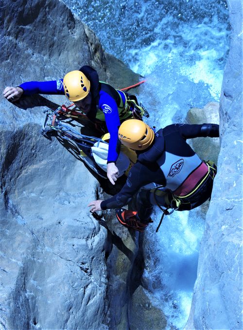 People canyoning